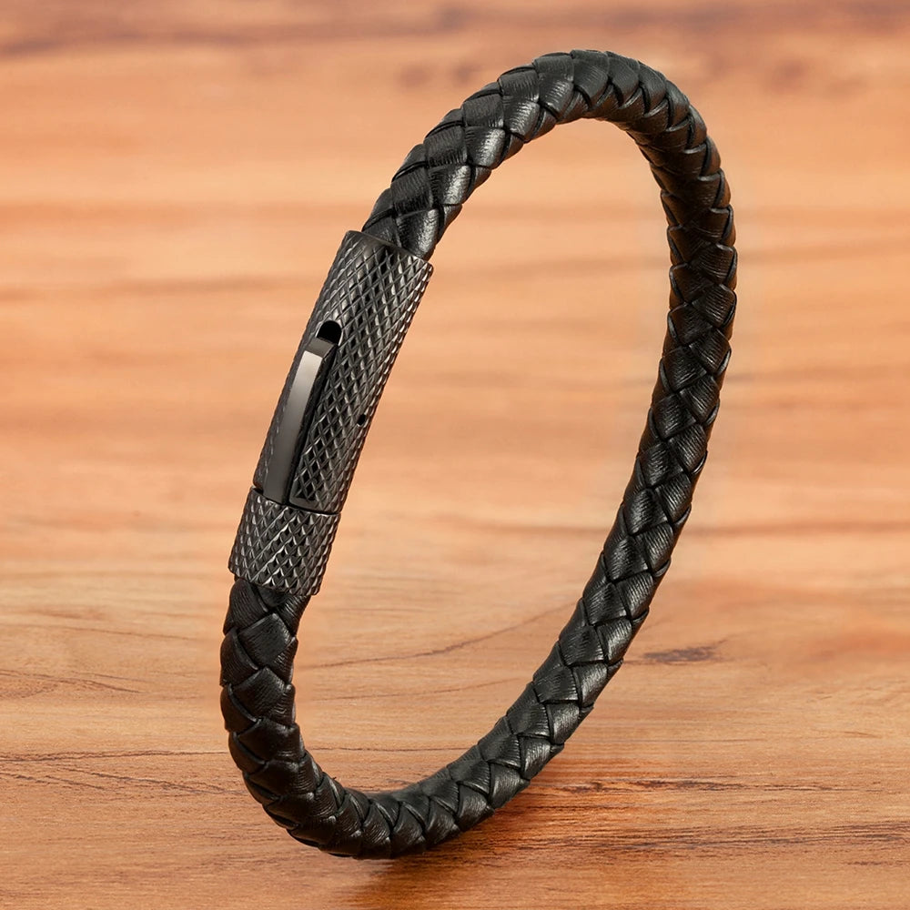 Pulseira em Couro Fecho em metal Preto