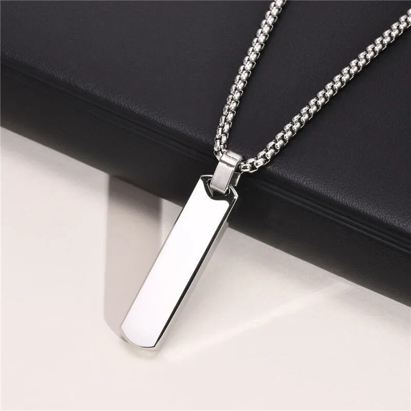 Colar Masculino com Pingente Retangular