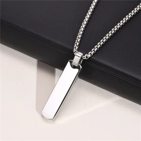 Colar Masculino com Pingente Retangular
